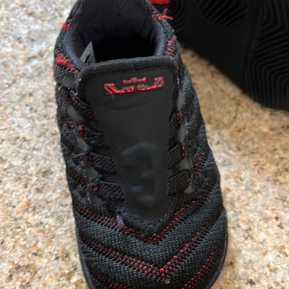 Nike lebron 16 fresh bred - EUC- size 4C - Picture 5 of 15